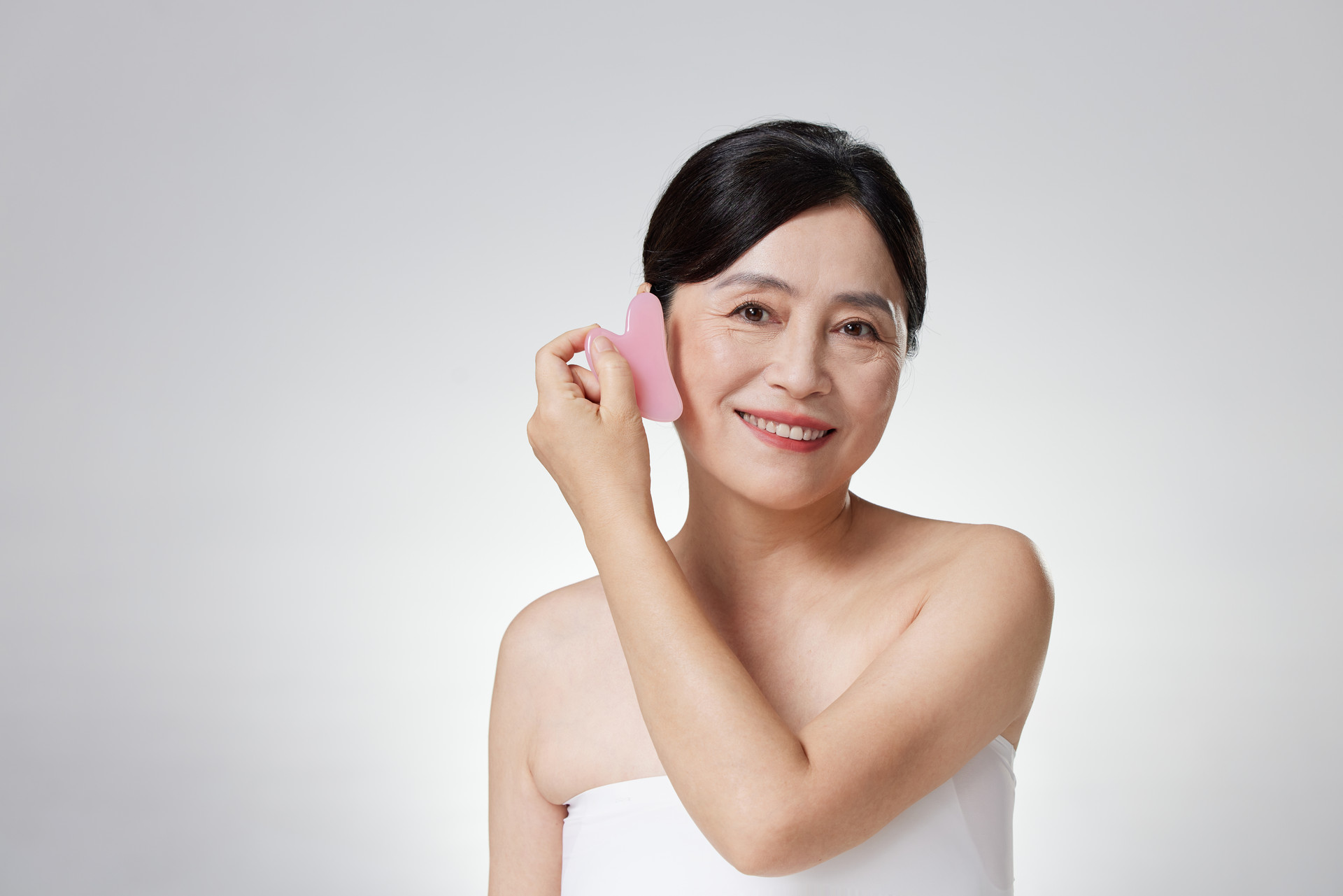The Healing Art of Gua Sha: Promoting Meridian Flow and Wellness