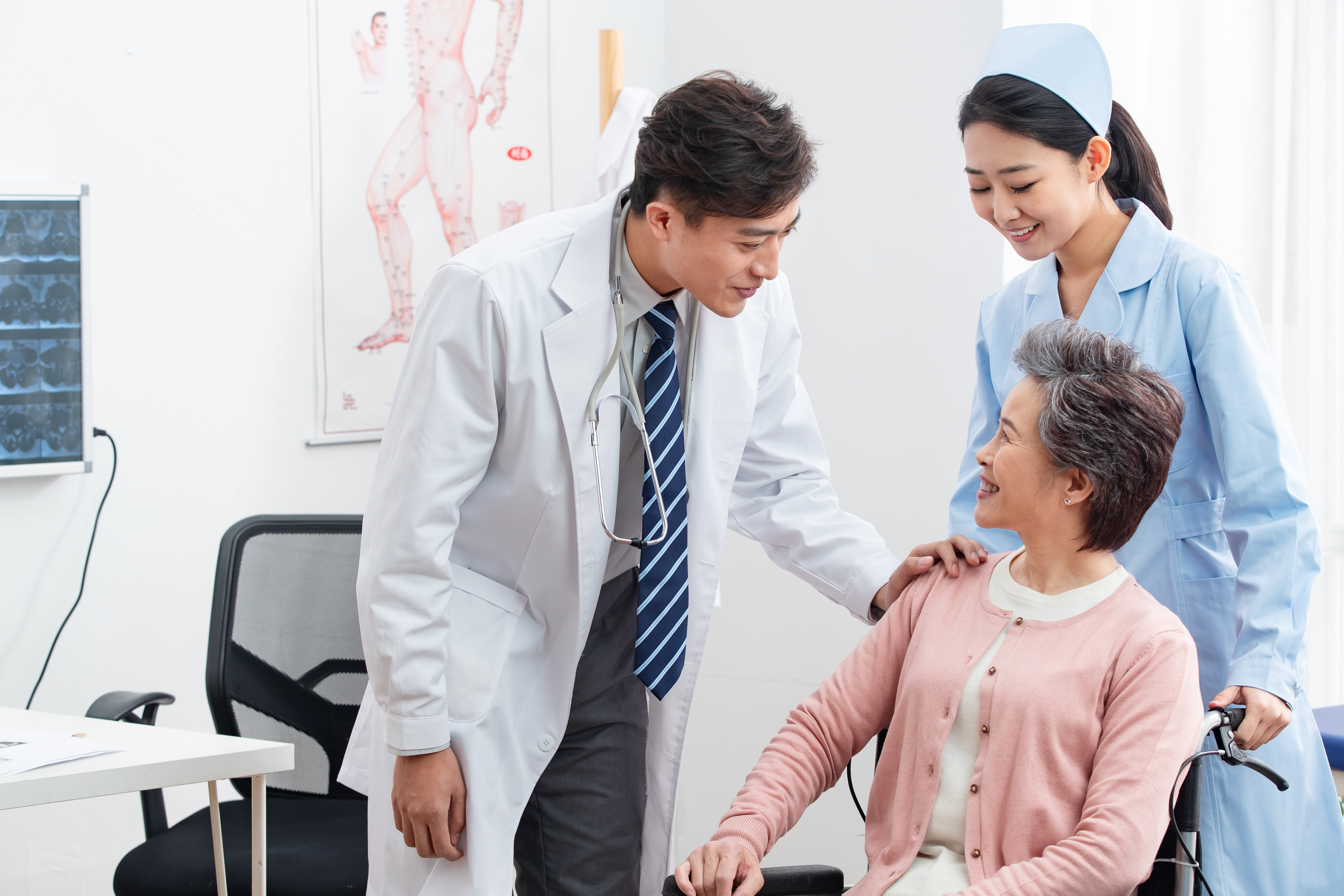 Exercises to Avoid for Older Adults: Squatting, Mountain Climbing, and Walking After a Meal